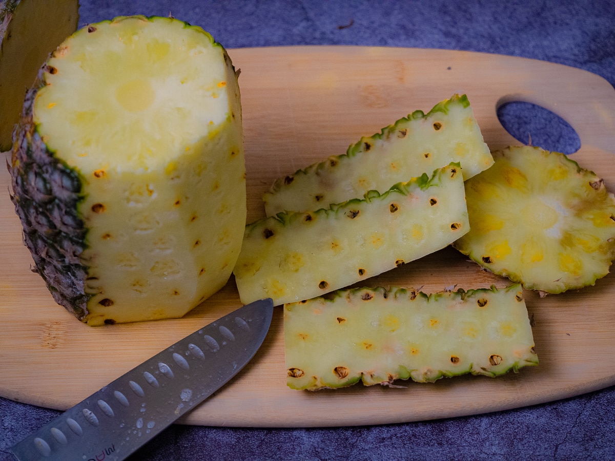 How to peel pineapple